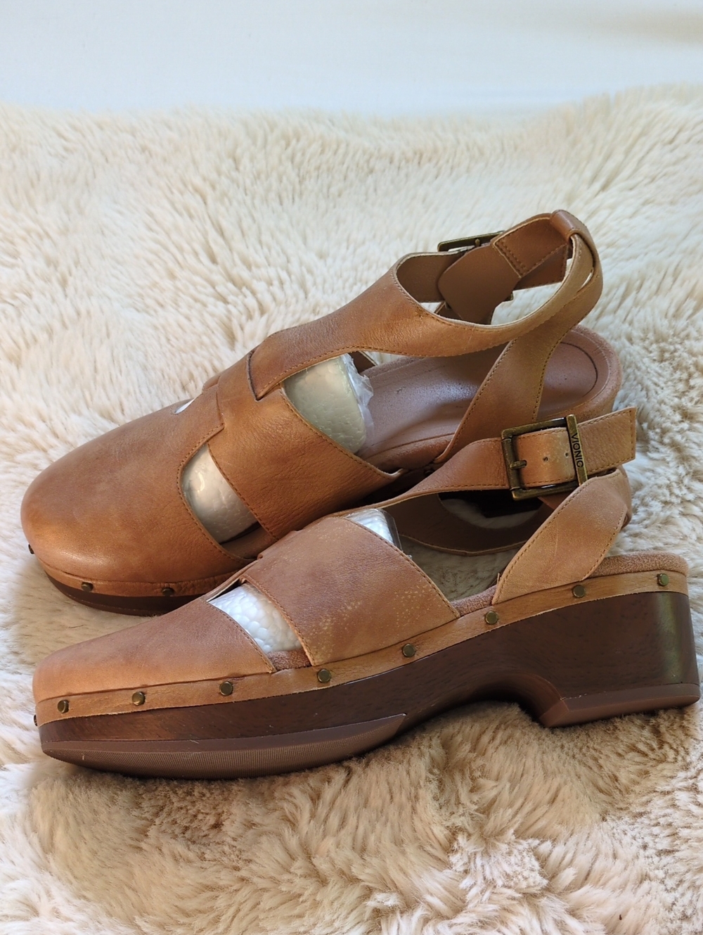 Vionic Wooden Sole Ankle Strap Leather Sandals. 9